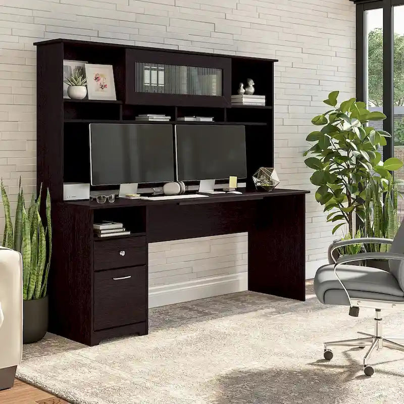 Bureau informatique avec étagère et tiroirs.