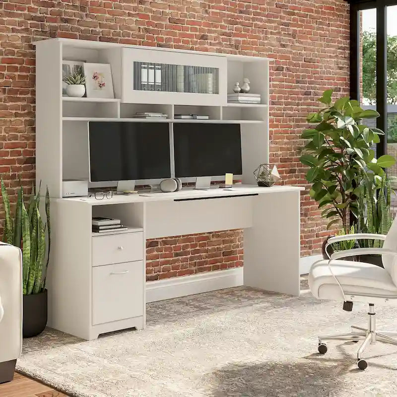Bureau informatique avec étagère et tiroirs.