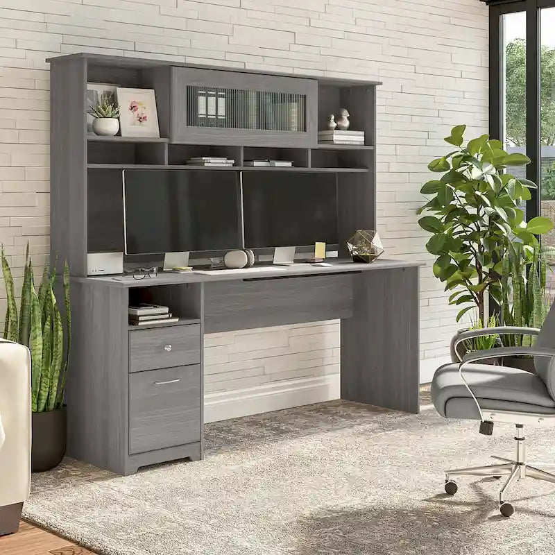 Bureau informatique avec étagère et tiroirs.