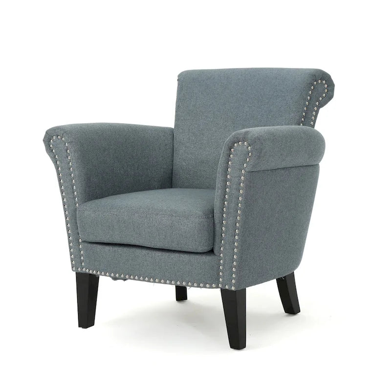 Fauteuil club moderne à oreilles, orné de détails cloutés