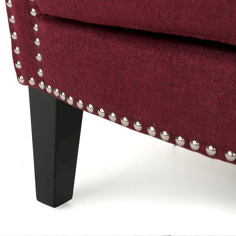 Fauteuil club moderne à oreilles, orné de détails cloutés