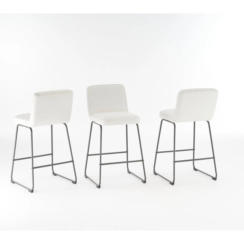 Ensemble de trois tabourets de bar modernes et rembourrés