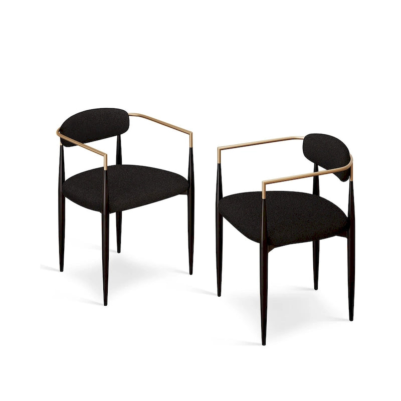 Un ensemble de deux chaises de salle à manger et de fauteuils en velours modernes.