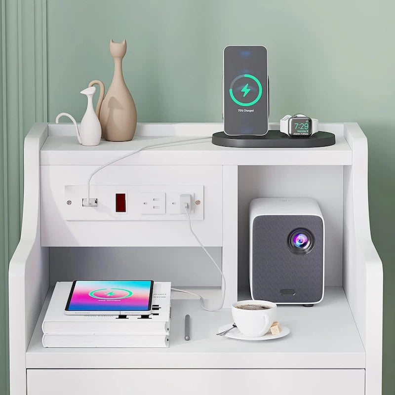 Table de chevet 3 tiroirs avec station de charge pour chambre à coucher