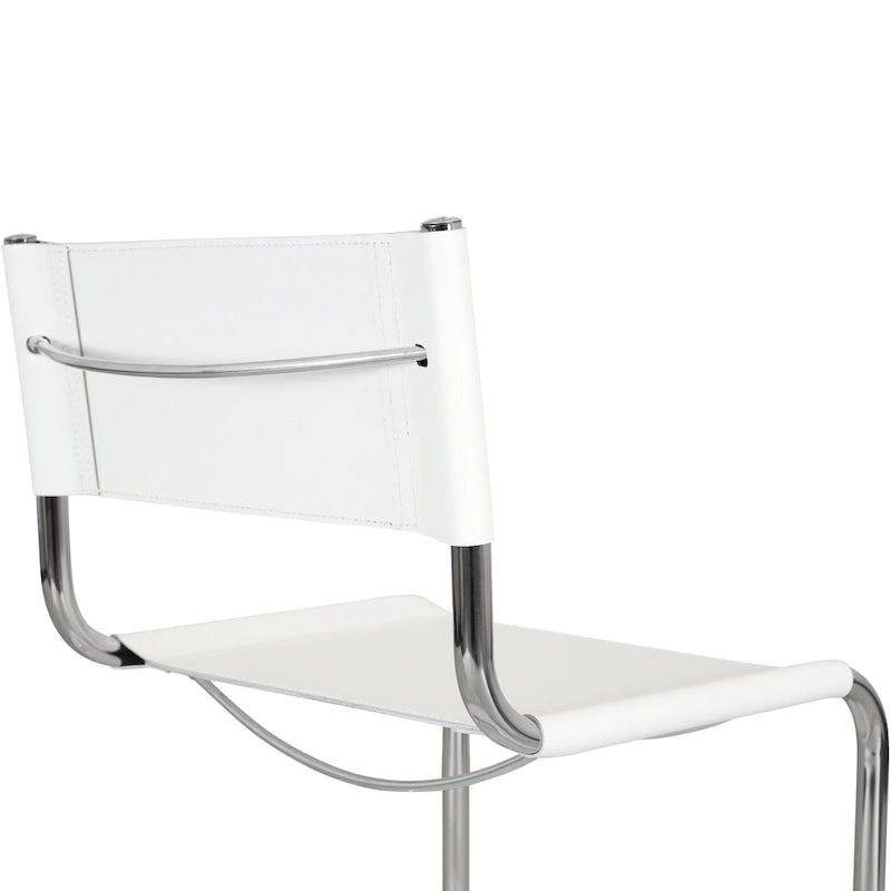 Fauteuils cantilever à structure chromée (disponibles en plusieurs coloris de similicuir).