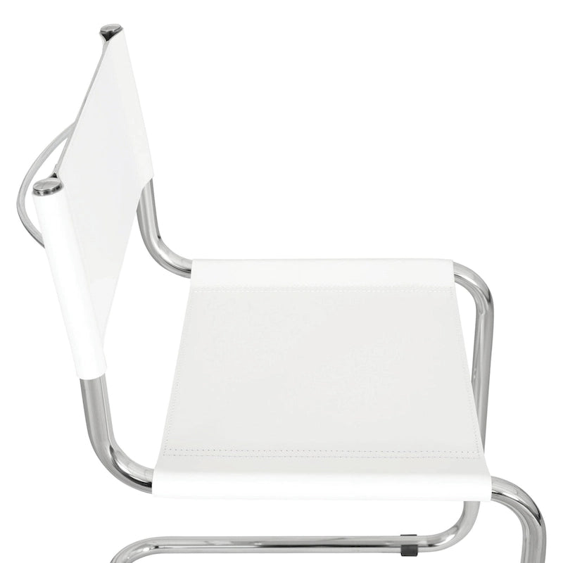 Fauteuils cantilever à structure chromée (disponibles en plusieurs coloris de similicuir).